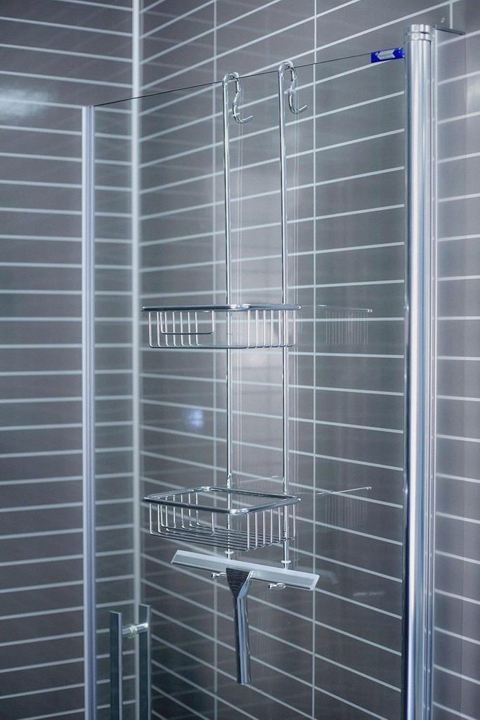 Duschablage zum Hängen Edelstahl Chrome glanz - Duschregal ohne Bohren für Bequeme Aufbewahrung von Shampoo - Inkl Duschabzieher.