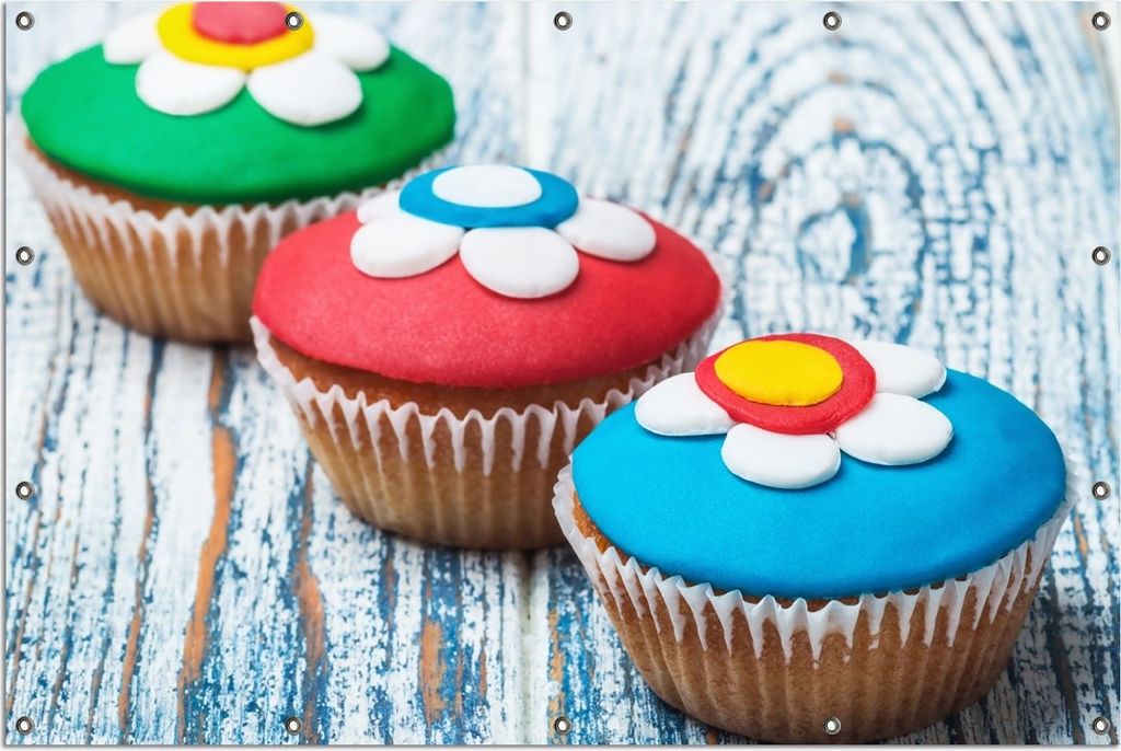 Wallario Outdoor-Poster für Garten oder Balkon, Motiv Bunte Muffins - alter Holztisch - Stillleben, in ca. 120 x 180 cm