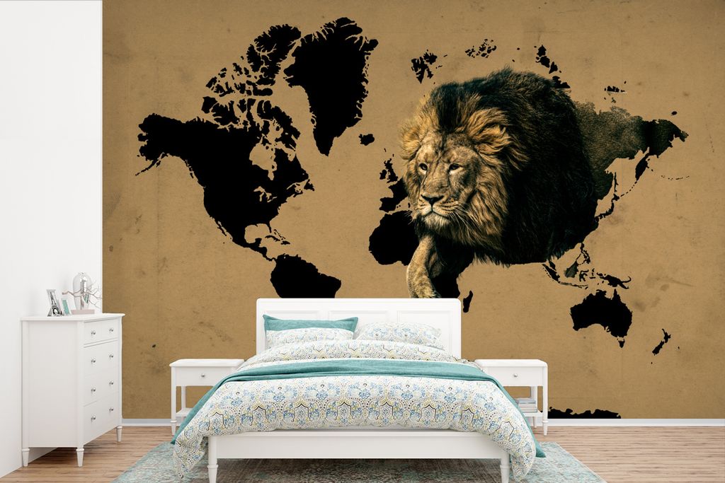 MuchoWow Fototapete für Wohnzimmer oder Schlafzimmer Wandtapete Vinyl Motivtapete Weltkarte - Braun - Löwe - 450x300 cm - Gemusterte