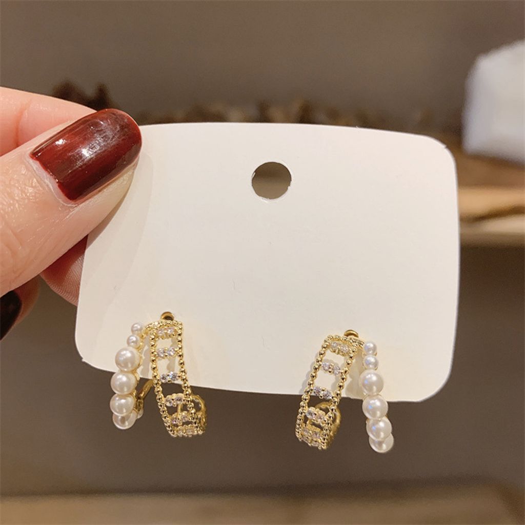 1 Paar Ohrstecker, galvanisch, Kunstperlen, Zirkonia, Temperament, dekorative Dekoration, Nische, funkelnde geteilte Creolen, Schmuckzubehör