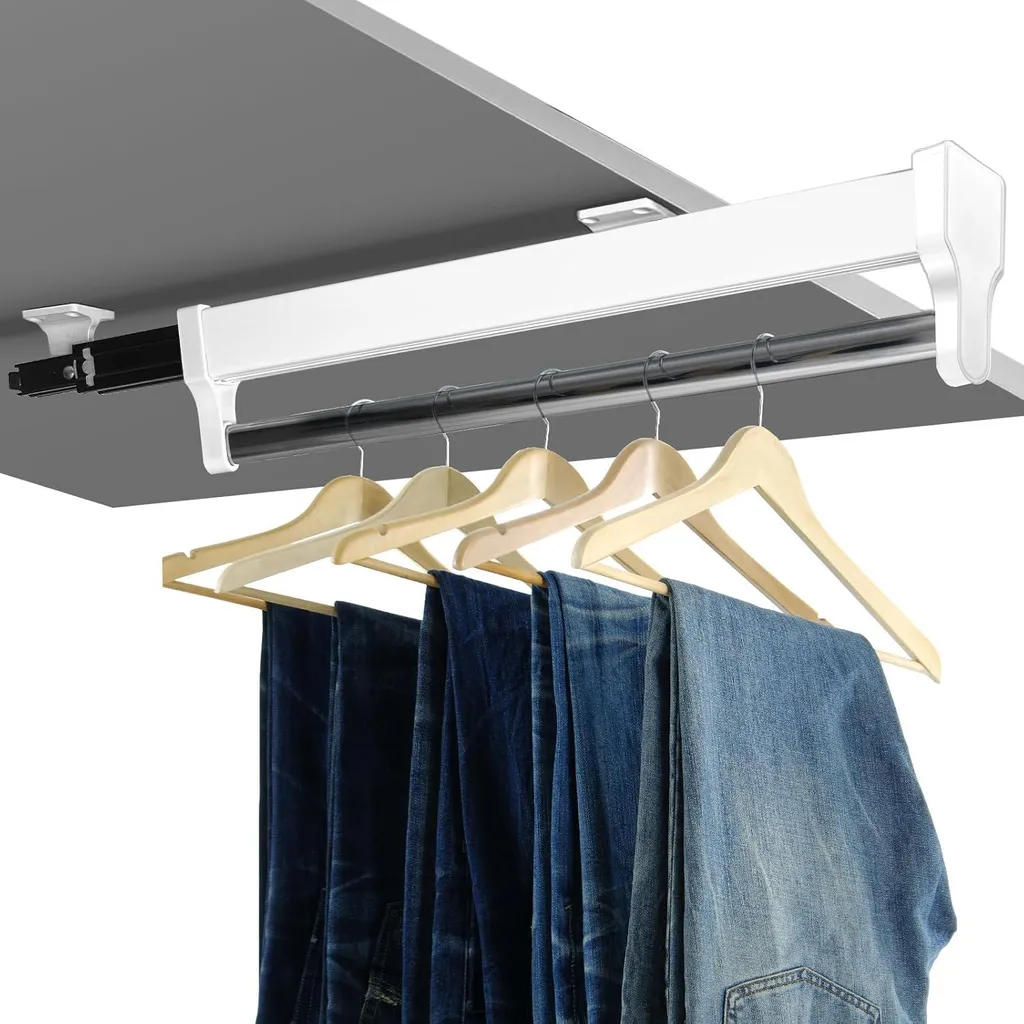 Tringle à vêtements extensible blanche : la solution pour placard étroit