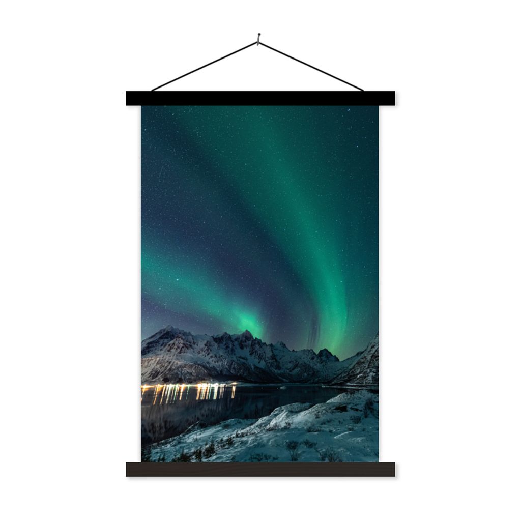 MuchoWow Textilposter Nordlicht - Berg - Schnee - Grün - Sternenhimmel - Winter 60x90 cm mit schwarzem Rahmen - Poster Wohnzimmer
