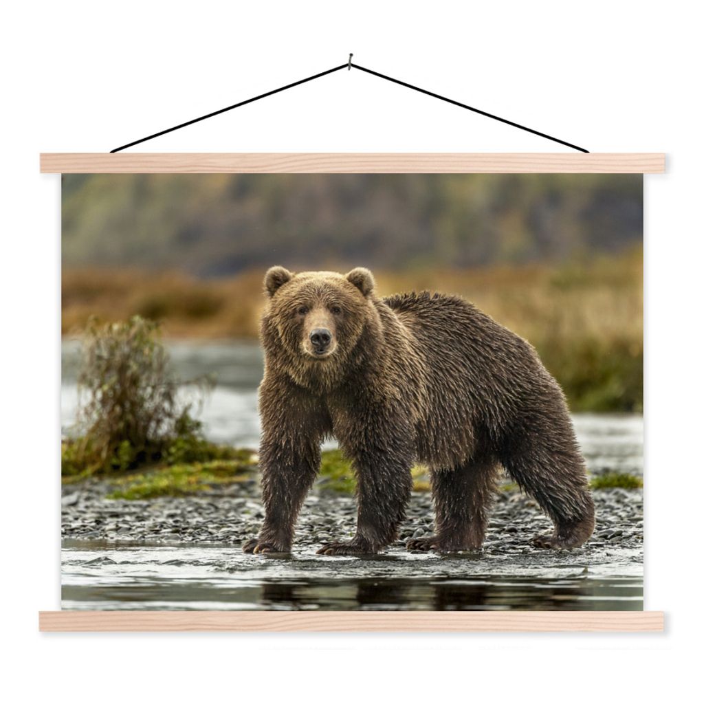 MuchoWow Textilposter Bär - Wasser - Herbst 150x113 cm mit holzfarbenen Rahmen - Poster