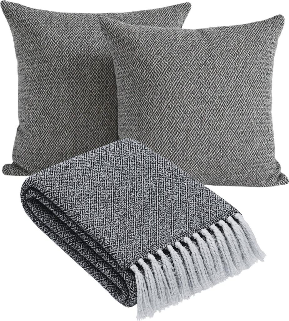 Marrakesch 3er Set Calix Dunkelgrau Tagesdecke 125x150 & 2 Kissenbezüge 40x40 aus Baumwolle | Boho Sofaüberwurf mit Fransen & 2 Zierkissen ohne F...