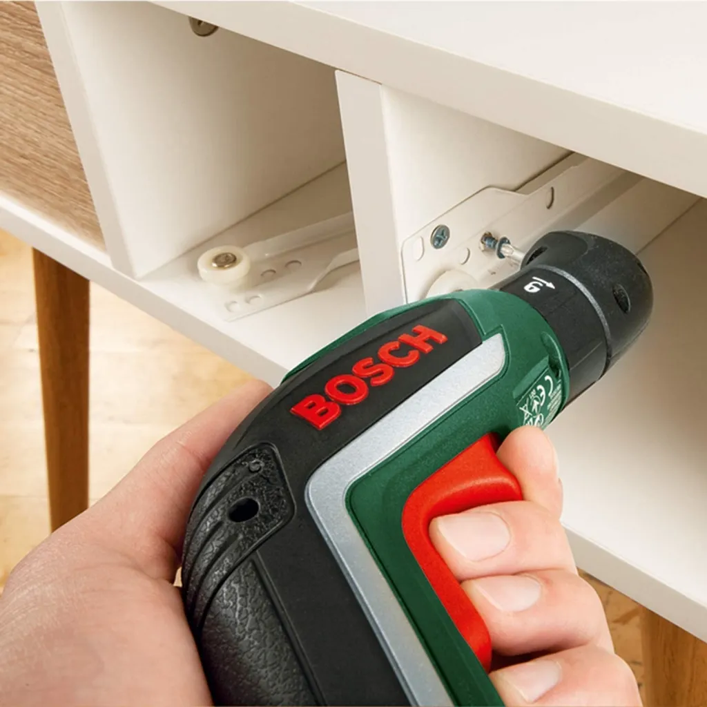 Attache coudée IXO Collection Bosch : Renvoi d'angle pour vissage difficile