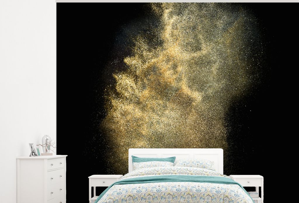 MuchoWow Fototapete für Wohnzimmer oder Schlafzimmer Wandtapete Vinyl Motivtapete Goldpulver auf schwarzem Hintergrund - 325x260 cm - Tapete