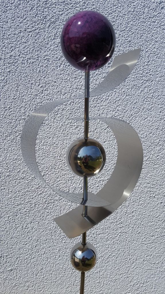 Skulptur Jupiter Kugel violett Edelstahl 100 cm Beetstecker Gartenstecker