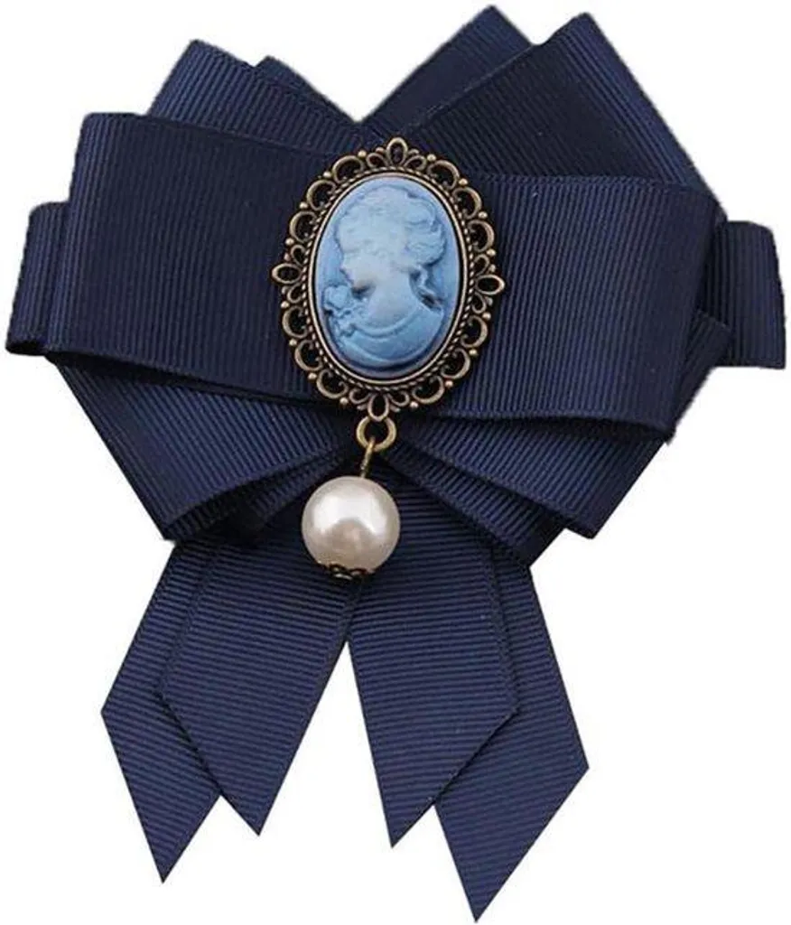 Boucles d'oreilles camée, perles blanches et finition cordon de soie