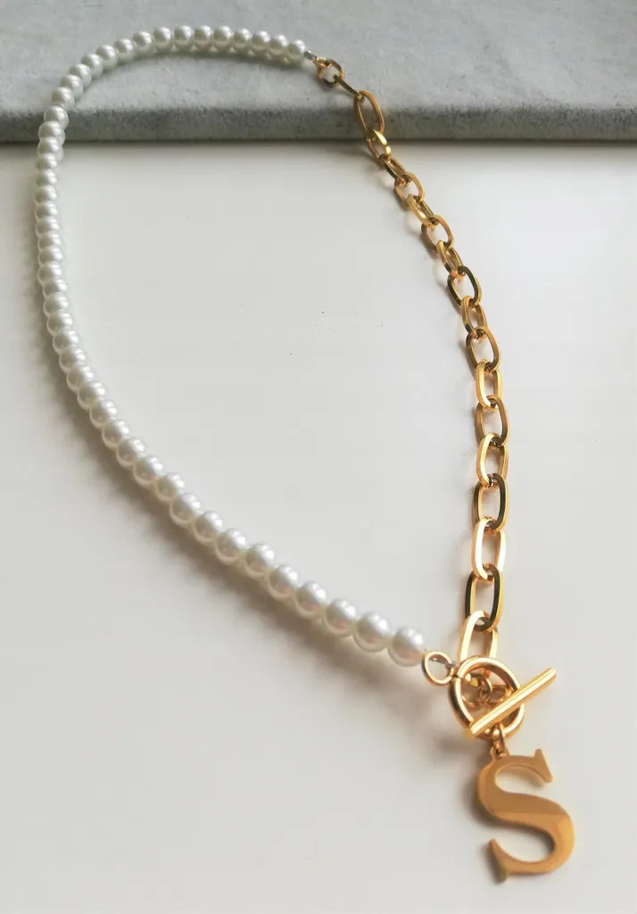 Collana Perle e Acciaio con Lettera Personalizzata 42cm | Shop Online