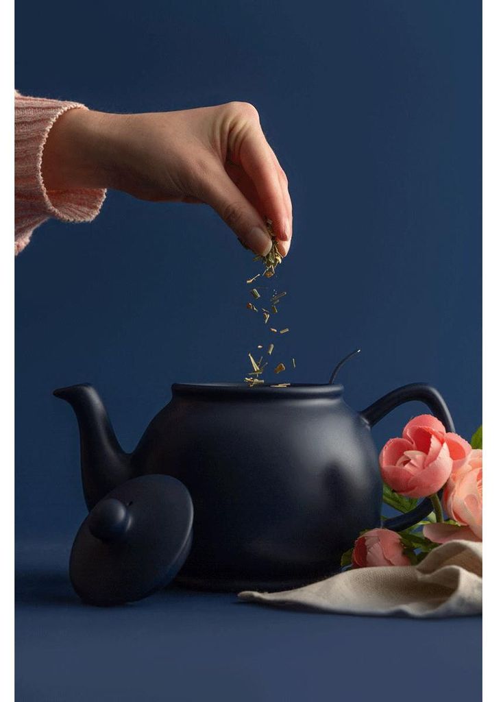 Théière en porcelaine bleue avec infuseur, pour 6 tasses Image du produit 