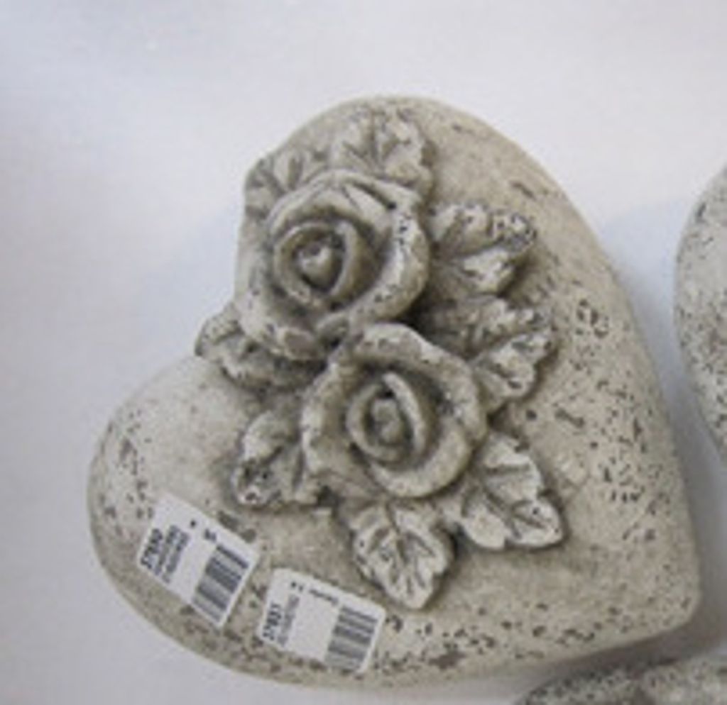Grabschmuck Herz mit Rosendekor in Zementoptik