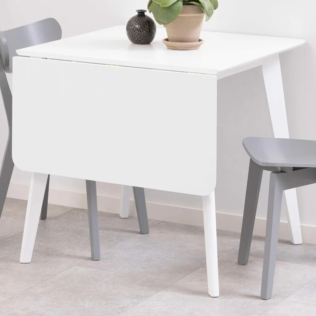 Table de repas rectangulaire blanche Roxby avec étagère basse intégrée