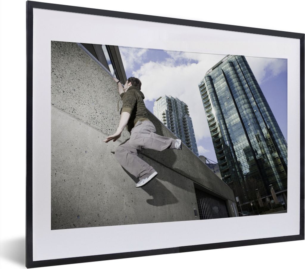 MuchoWow MuchoWow Gerahmtes Poster Ein Sportler bei der Ausübung der Sportart Parkour 40x30 cm - Poster mit zchwarzem Bilderrahmen - Bilderrah...