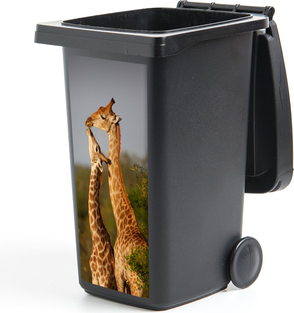 MuchoWow Mülltonnenaufkleber Giraffe - Baum - Kalb - Porträt 44x98 cm - Containeraufkleber - Aufkleber - Mülltonnen-Aufkleber