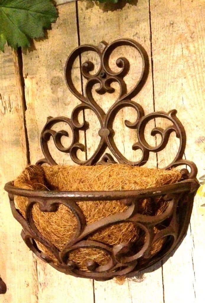 Blumenkasten im Landhausstil, schöne Metall Balkonkästen mit Kokoseinlage