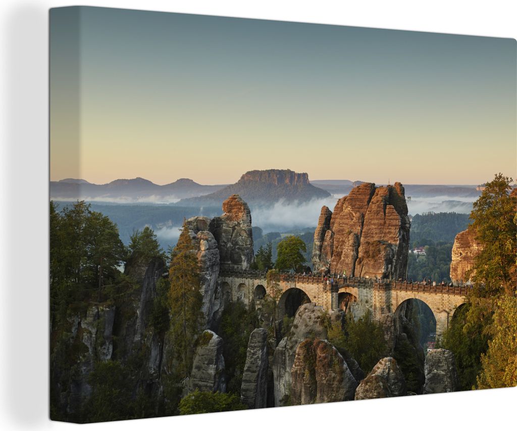 OneMillionCanvasses - Leinwandbilder - 140x90 cm, Touristen auf der Basteibrücke im Nationalpark Sächsische Schweiz, Wandbilder Kunstdruck Wand...