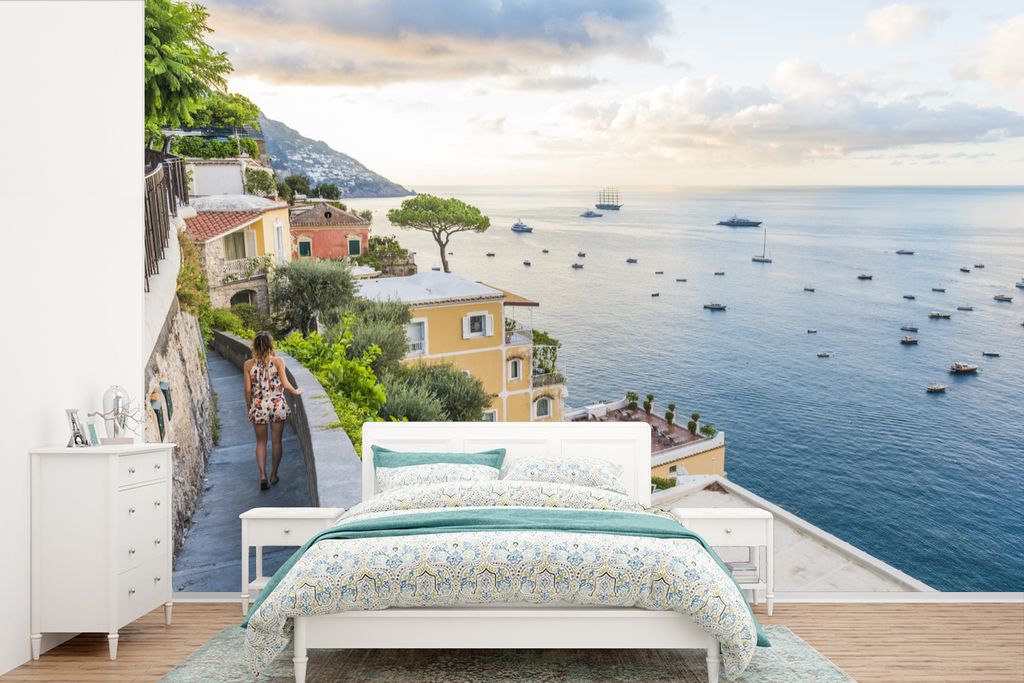 MuchoWow Fototapete für Wohnzimmer oder Schlafzimmer Wandtapete Vinyl Motivtapete Italien - Frau - Positano - Meer - 390x260 cm - Papiertapete