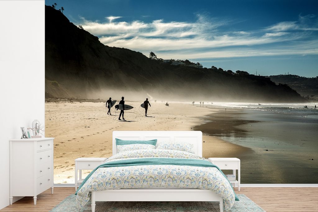 MuchoWow Fototapete für Wohnzimmer oder Schlafzimmer Wandtapete Vinyl Motivtapete Surfer am Strand - 450x300 cm - Gemusterte
