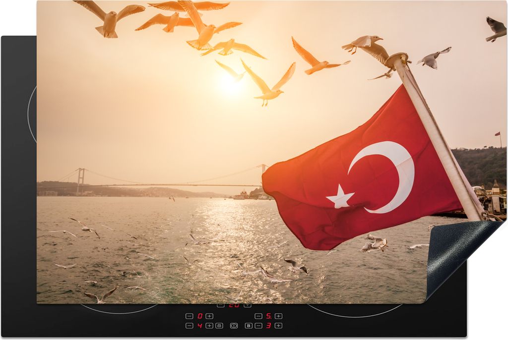 KitchenYeah Herdabdeckplatte Eine türkische Flagge auf einem Schiff , 81x52cm, Küche Deko, Glaskeramikfeld Herdabdeckung, Abdeckplatte fùr Koc...