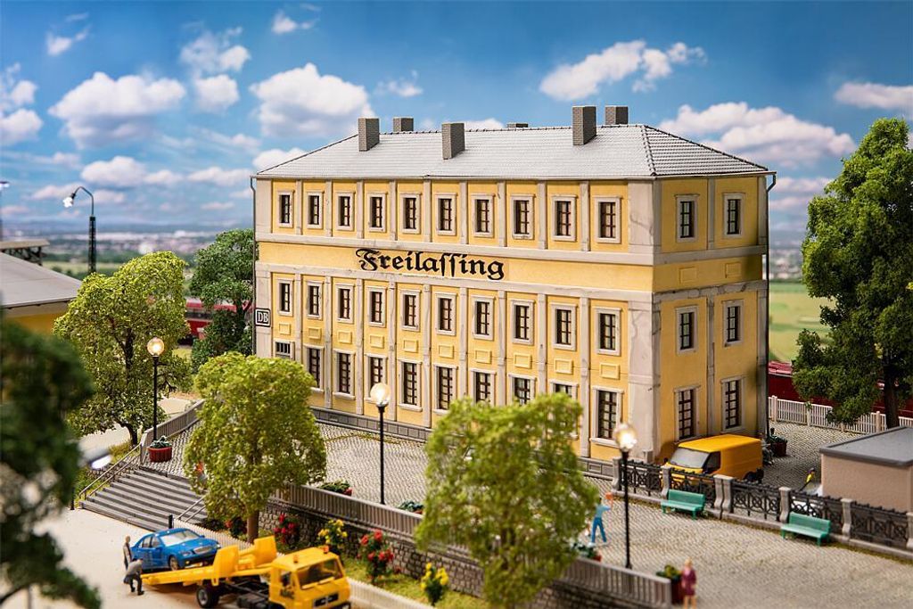 Faller H0 120083 Bausatz Bw-Verwaltung Freilassing 1:87