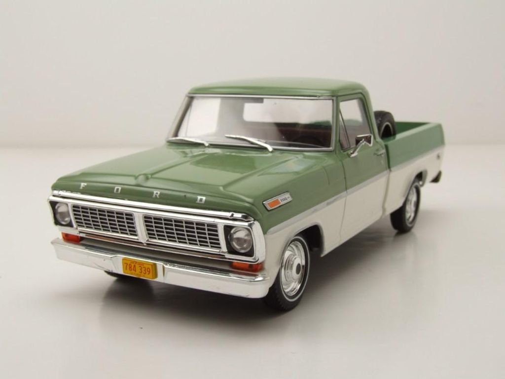 Whitebox 124252 Ford F-100 Pick Up 1970 grün weiß 1:24 Produktbild 