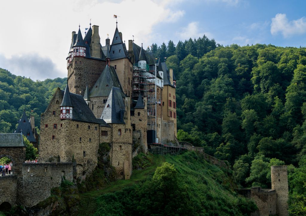 hansepuzzle 68952 - Burg Eltz Puzzle, 260 Teile, Gebäude, 41,0 x 28,0cm mit hochwertiger Aufbewahrung, Kartonbox und wiederverschließbarem Beutel