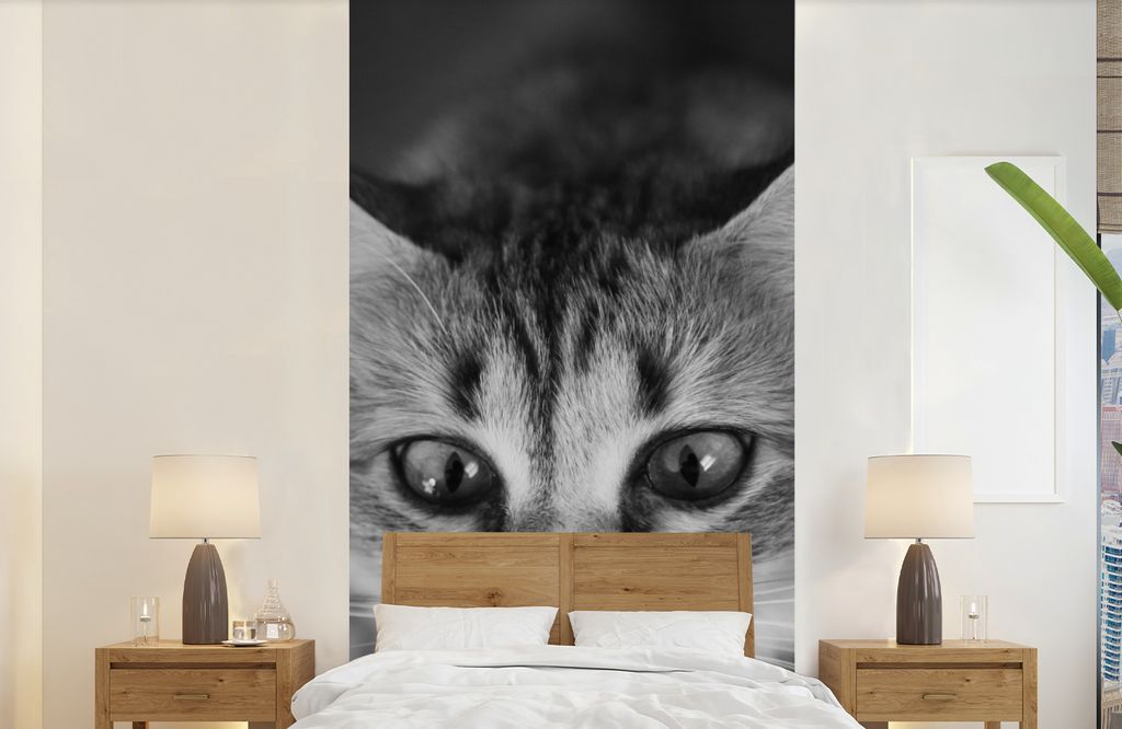 MuchoWow Fototapete für Wohnzimmer oder Schlafzimmer Wandtapete Vinyl Motivtapete Tierprofil riechende Katze in schwarz und weiß - 120x240 cm -...