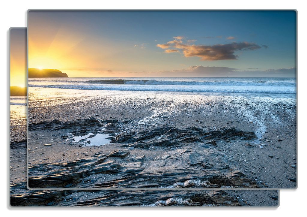 Wallario Frühstücksbrettchen 2er Set aus Glas, je 20 x 30 cm, mit rutschfesten Füßen, Motiv Einsamer Strand in Cornwall England
