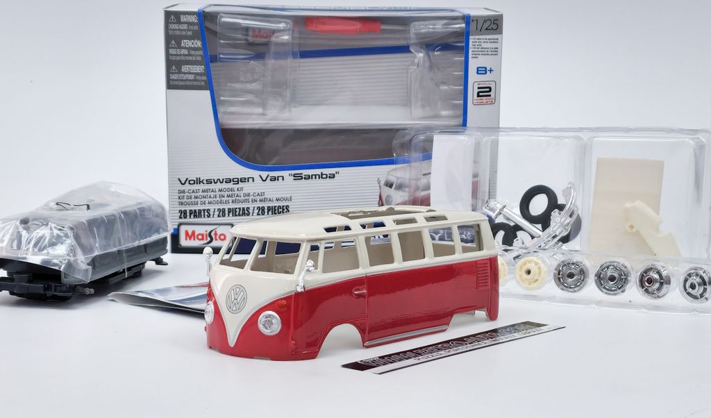 Volkswagen T1 Samba - Modell KIT - rot/weiß MAISTO 1:25