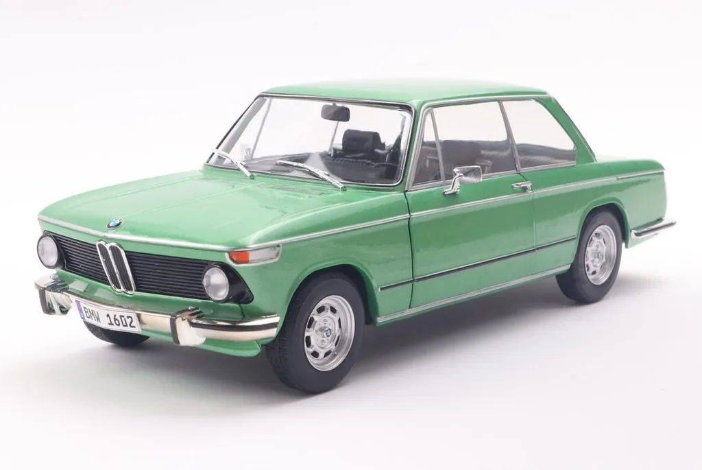 Solido S1808604 BMW 1602 Taiga vert 1971 miniature automobile 1:18