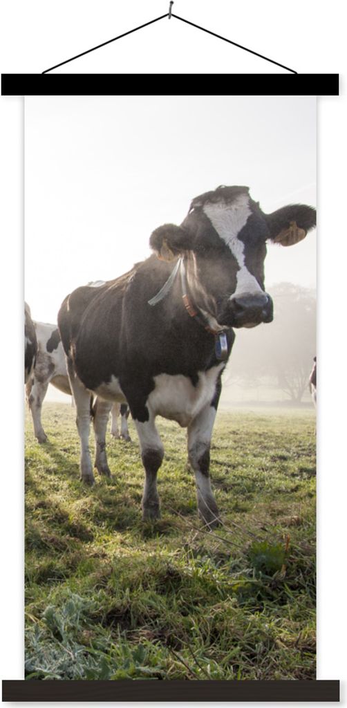 MuchoWow Textilposter Kuh - Gras - Nebel 90x180 cm mit schwarzem Rahmen - Dekoration Wohnzimmer