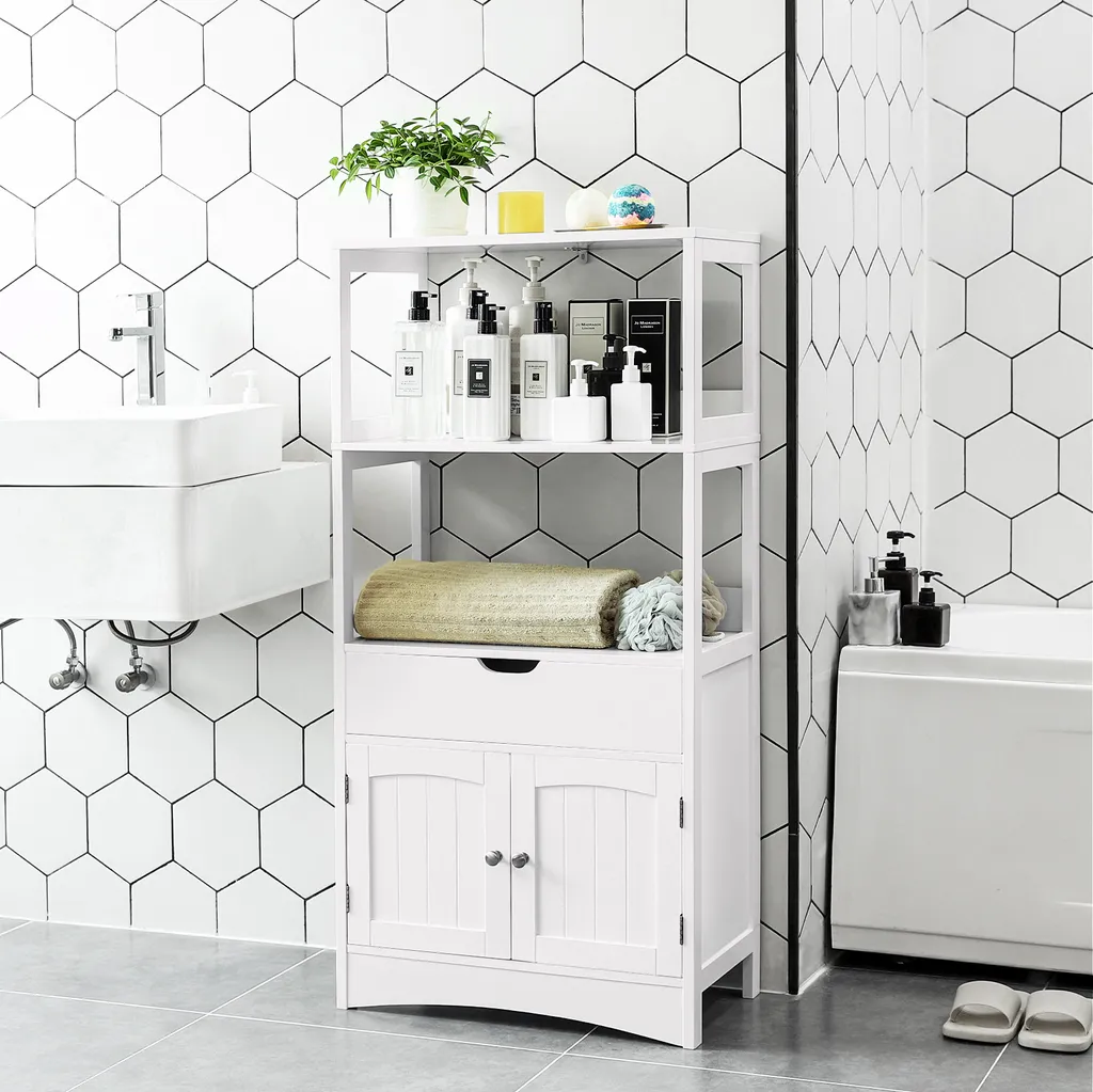 Meuble colonne salle de bain pour organiser le linge et les cosmétiques
