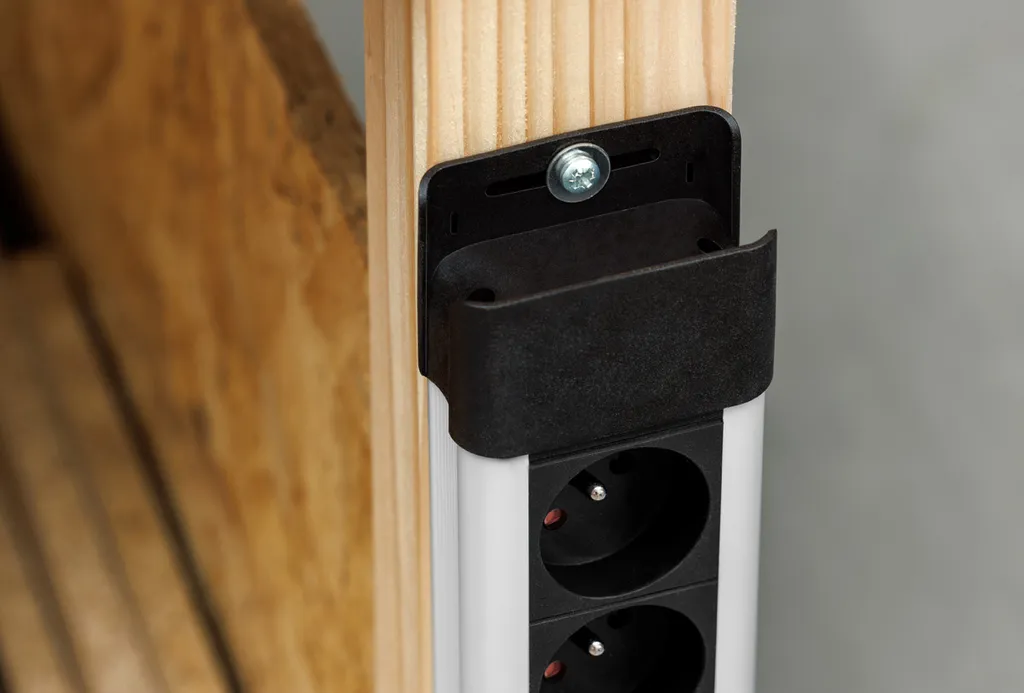 Multiprise 6 socles BACHMANN CONNECTUS 2m avec Interrupteur GVS