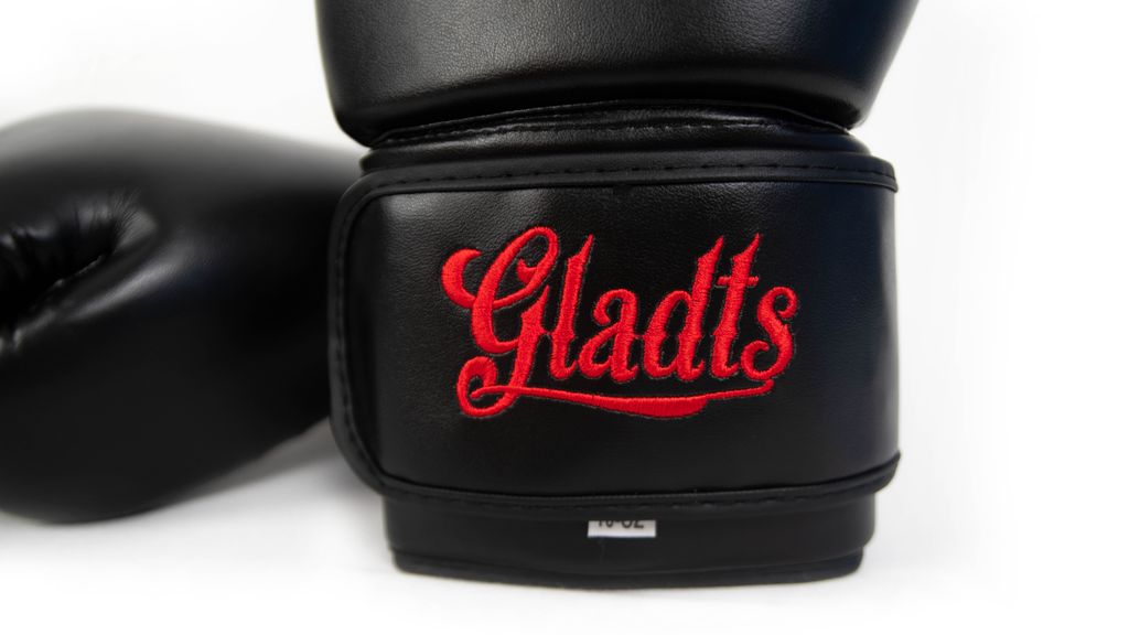 Gladts Classic Boxhandschuhe – Schwarz mit rotem gesticktem Logo – 20 Oz – Premium Lederhandschuhe für Boxen & Kickboxen