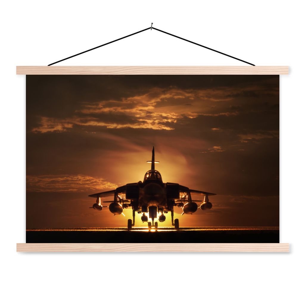 MuchoWow Textilposter Die Silhouette eines Kampfjets bei Sonnenuntergang 120x80 cm mit holzfarbenen Rahmen - Aufhängeset