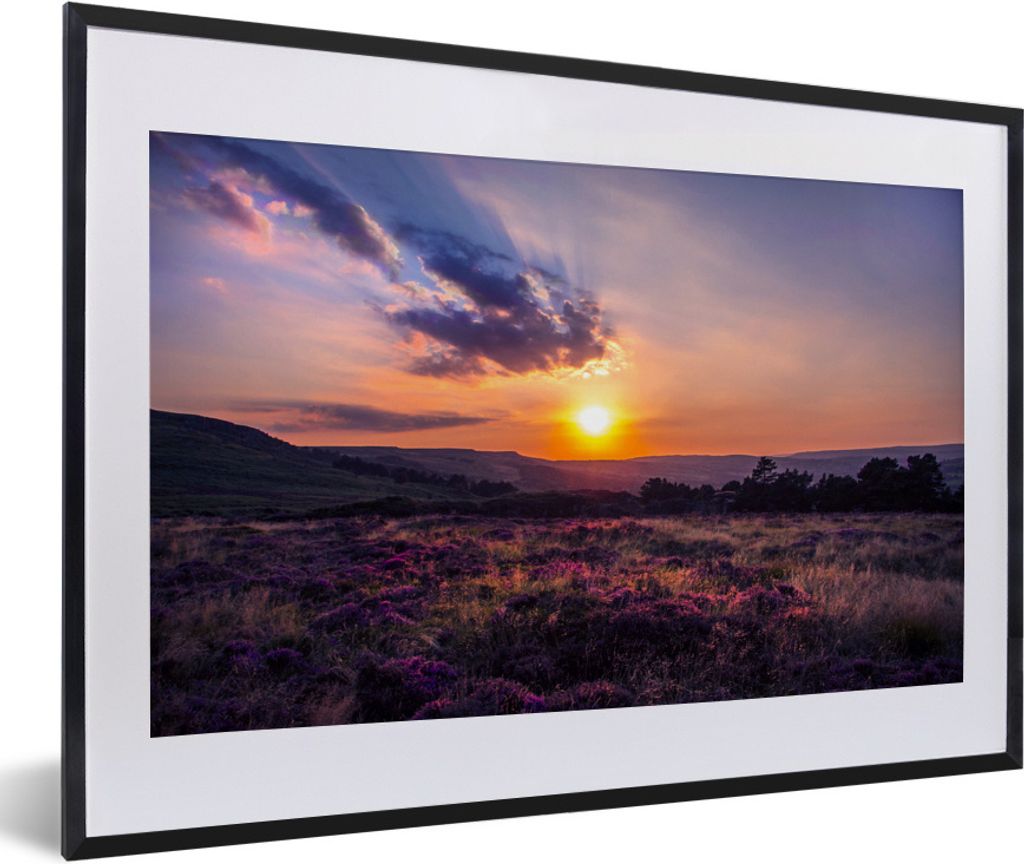 MuchoWow Gerahmtes Poster Sonnenuntergang in der Heidelandschaft 60x40 cm - Poster mit Schwarzem Bilderrahmen Wandposter Rahmen Foto Bilder - Sch...