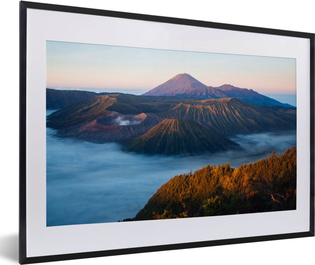 MuchoWow Gerahmtes Poster Vulkan - Natur - Nebel 60x40 cm - Poster mit Schwarzem Bilderrahmen Wandposter Rahmen Foto Bilder - Schlafzimmer - Plak...