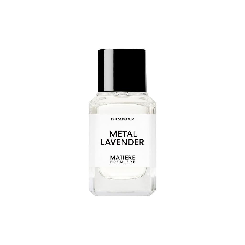 Frontalansicht des Matiere Premiere Metal Lavender Eau de Parfum Flakons vor weißem Hintergrund.