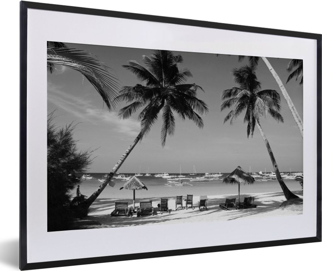 MuchoWow MuchoWow Gerahmtes Poster Palmen und Liegestühle am Strand von Boracay - schwarz und weiß 60x40 cm - Poster mit zchwarzem Bilderrahm...