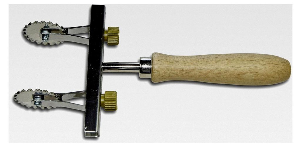Nudelschneider mit verstellbaren Klingen, 2 Klingen mit Wellenschliff