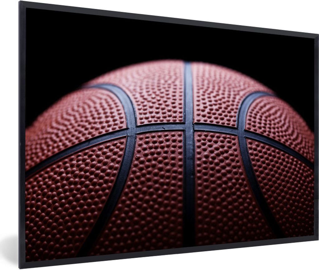 MuchoWow Gerahmtes Poster Ein Basketball auf schwarzem Hintergrund 30x20 cm - Poster mit Schwarzem Bilderrahmen Wandposter Rahmen Foto Bilder - K...