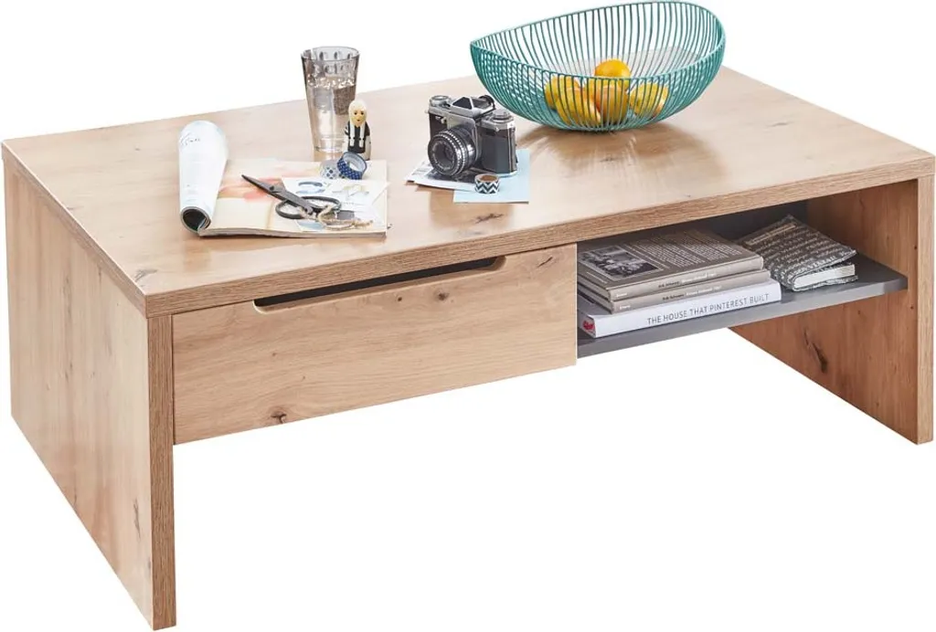 Table basse moderne pour rajeunir un salon ancien avec style