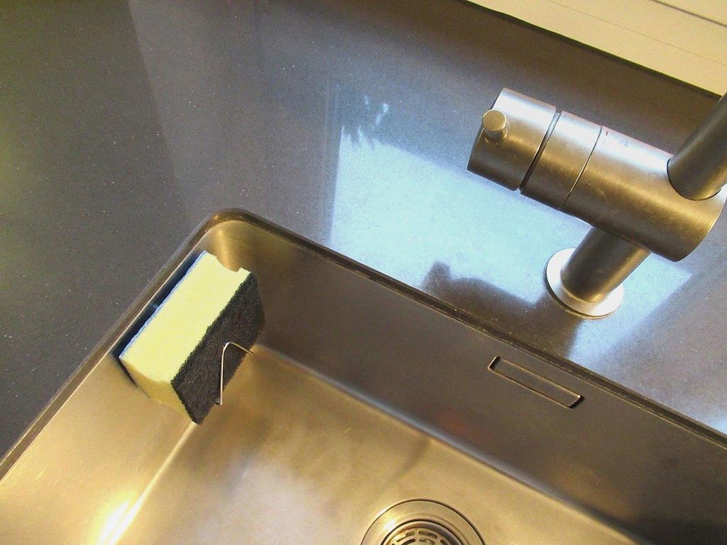 der magnetische Schwammhalter für Spülschwämme aus rostfreiem Edelstahl - Spültuchhalter Küchenutensilienhalter