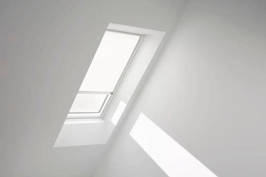 VELUX Rollo uni weiß mit Alu- Rahmen solarFSC RSL U10 1028K