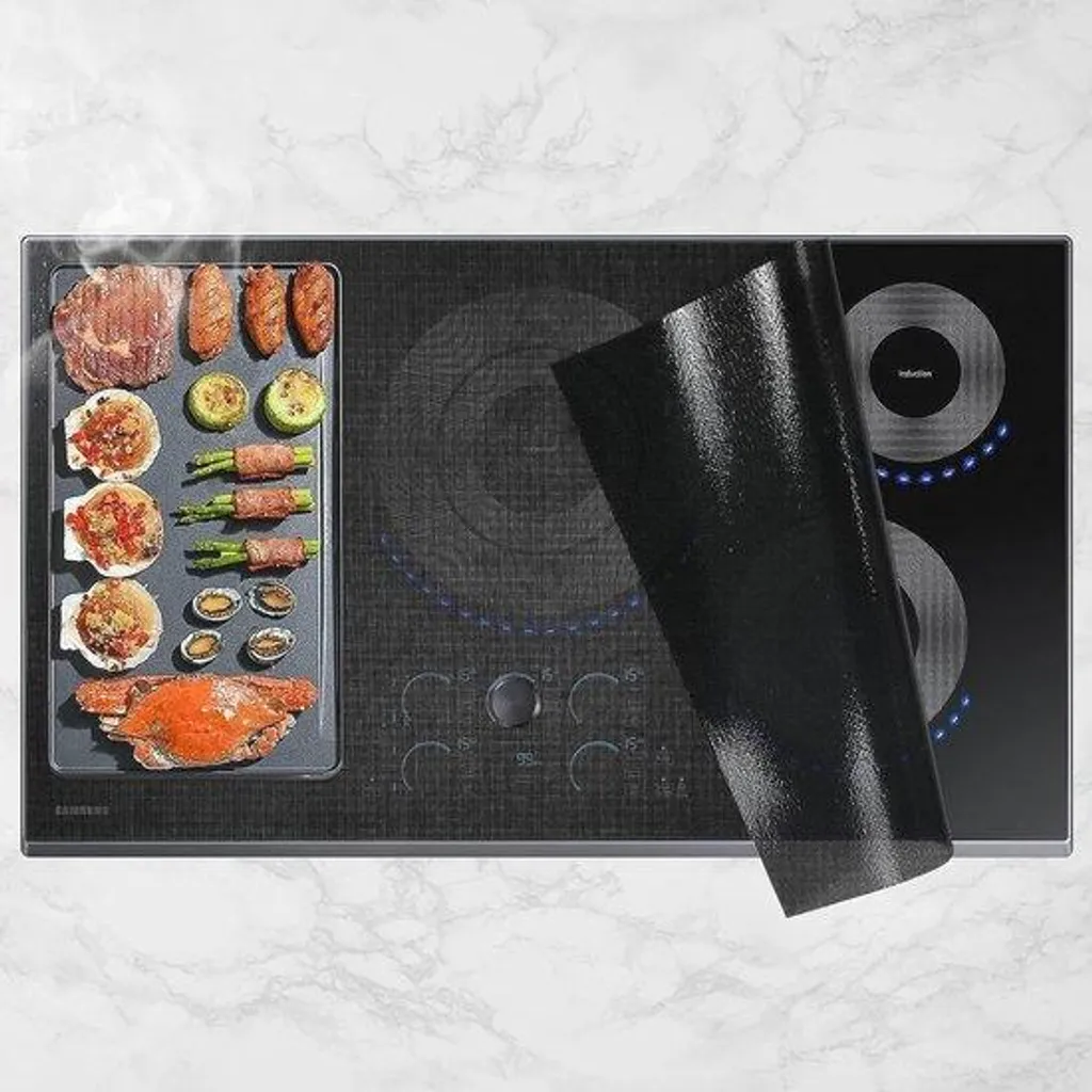 Tapis de protection induction en silicone noir thermorésistant 52x78 cm