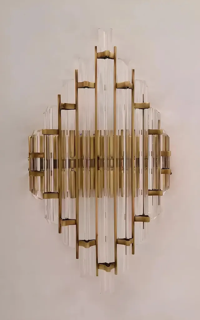Applique murale Crystal doré luxe pour illuminer un salon sombre chic