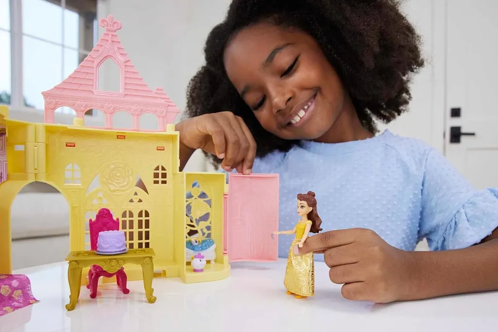 Poupée Belle Stacki Mattel - Solution de Jeu Gain de Place Disney DP 1