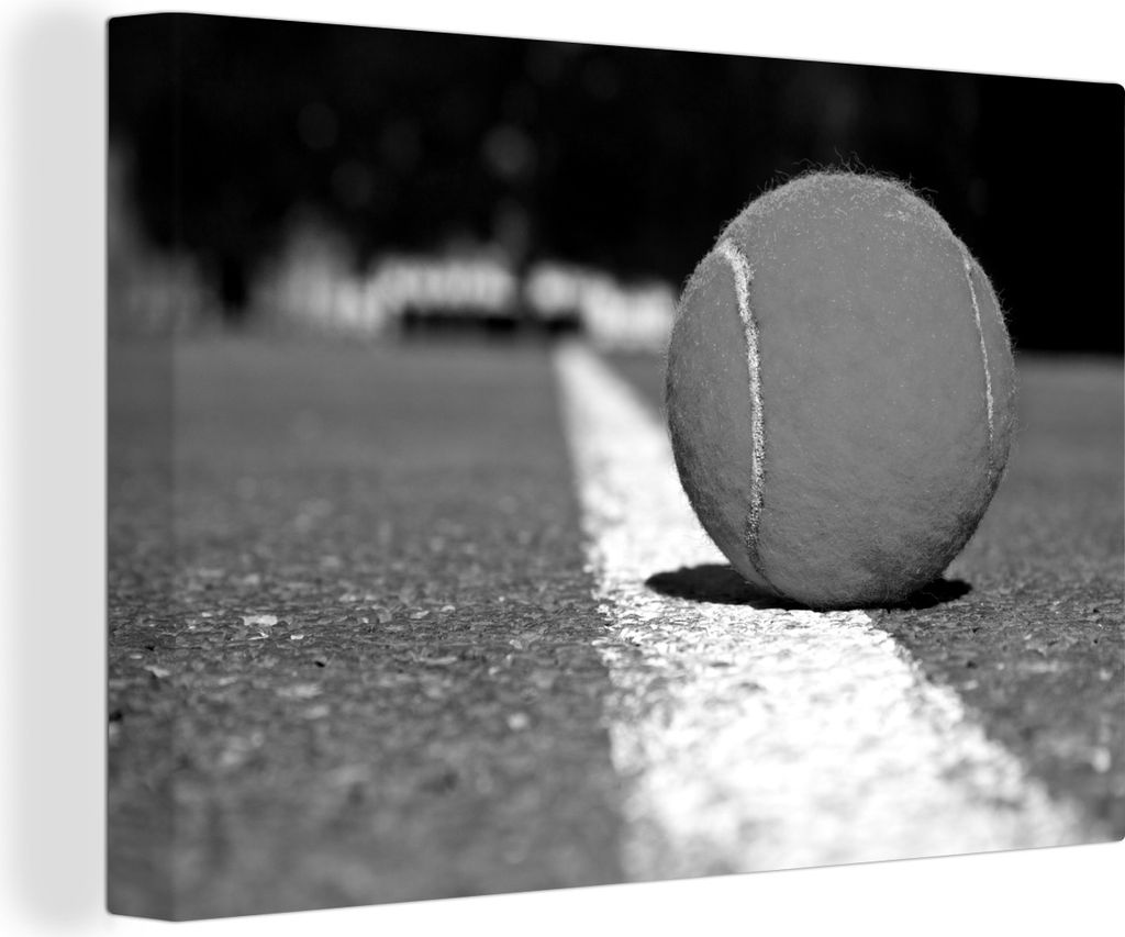 OneMillionCanvasses - Leinwandbilder - 140x90 cm, Tennisball auf dem Tennisplatz - schwarz und weiß, Wandbilder Kunstdruck Wanddekoration