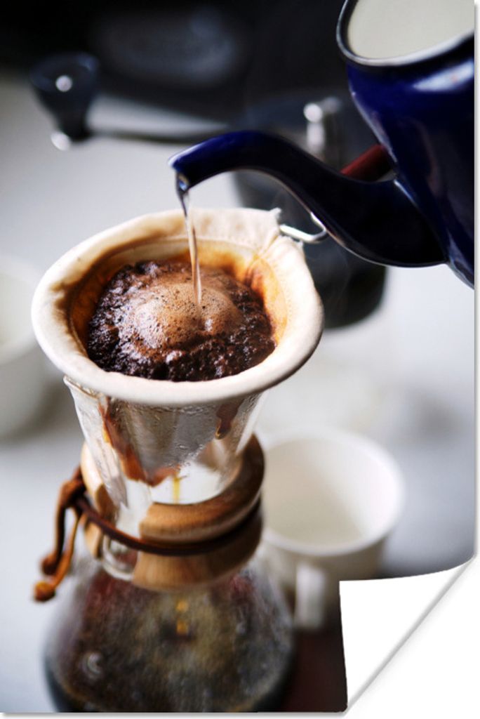 MuchoWow Poster Filterkaffee wird auf altmodische Art und Weise zubereitet 40x60 cm - Plakate für die Wand - Poster Babyzimmer