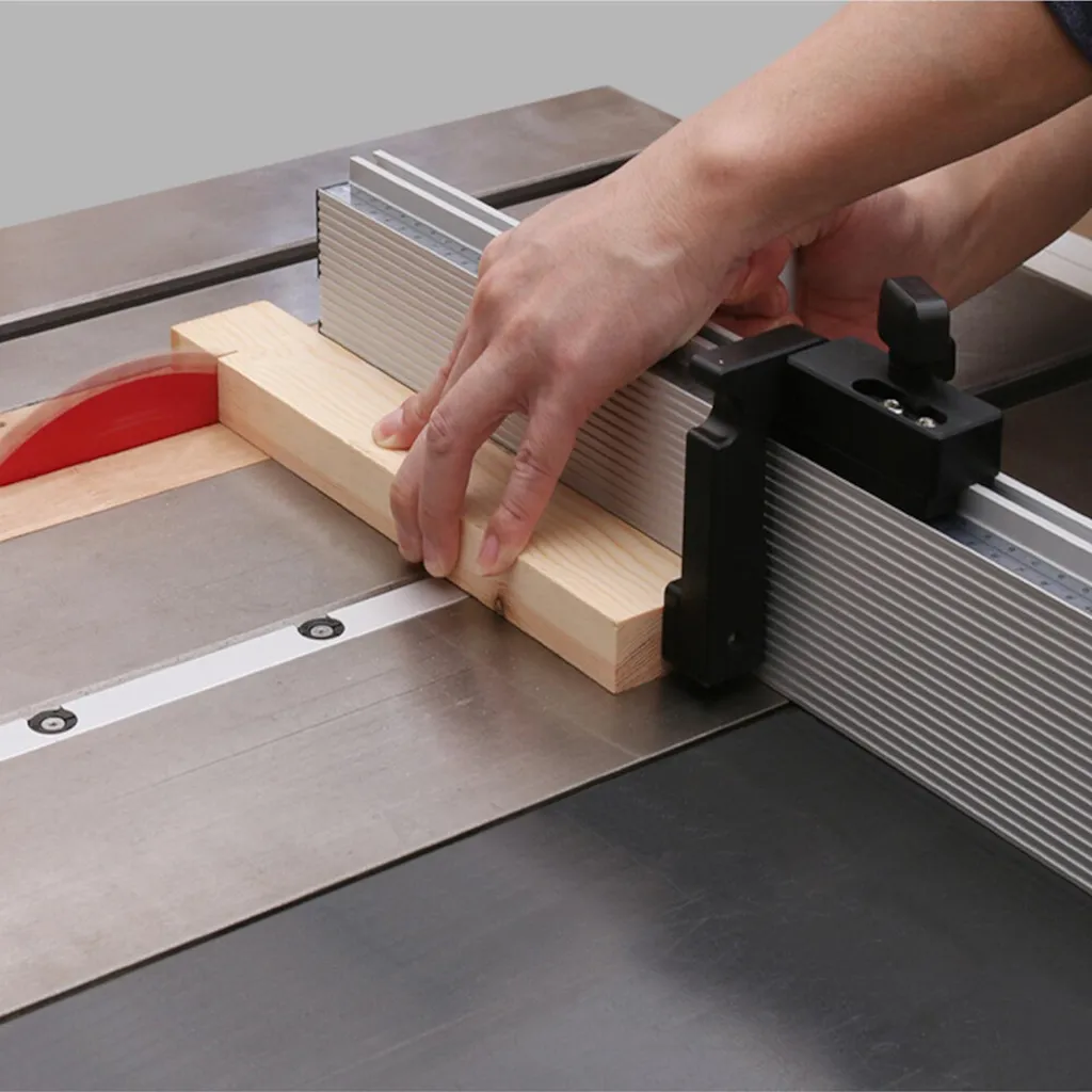 Guide de poussée en aluminium robuste avec profilé incliné pour scie